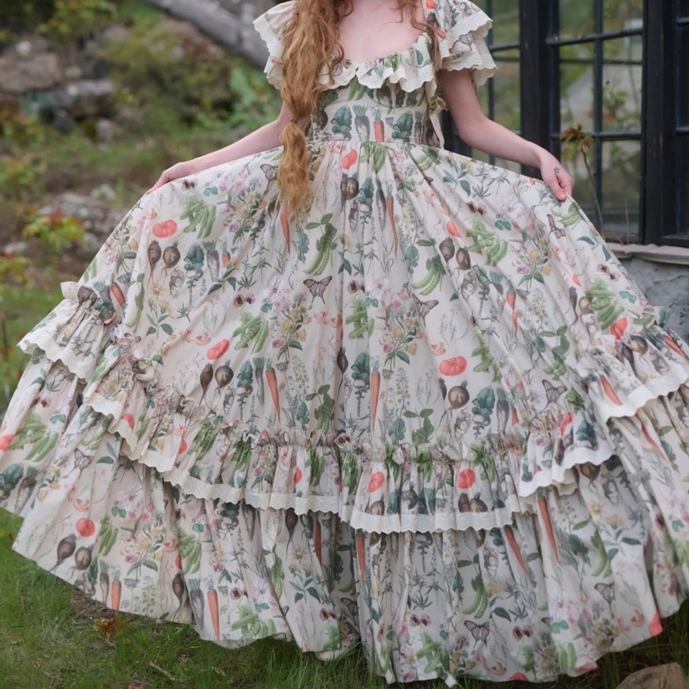 Selkie Garden Botanics Swan Ritz gown - Picture 2 of 5